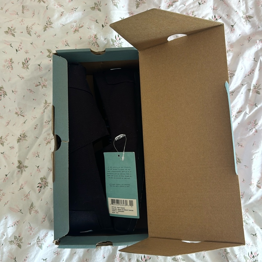 NWT black mens canvas Tom’s